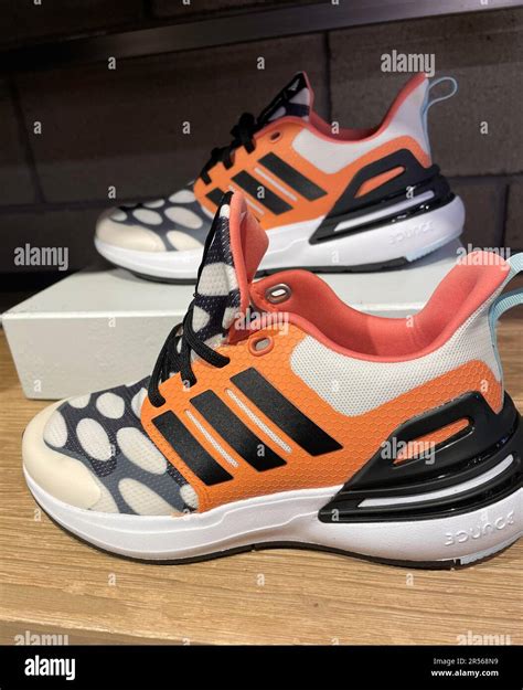 adidas 565 5th ave